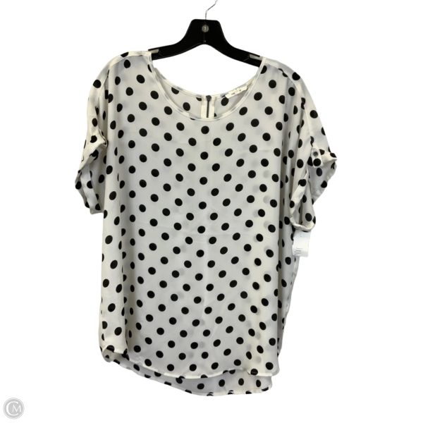 Top Short Sleeve By Maurices In Polkadot Pattern, Size: L Fashion