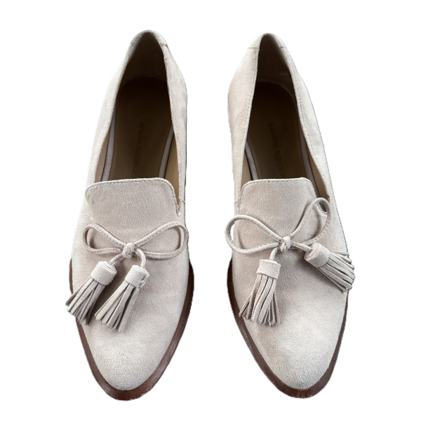 Shoes Flats By Banana Republic In Tan, Size: 5.5 For Sale
