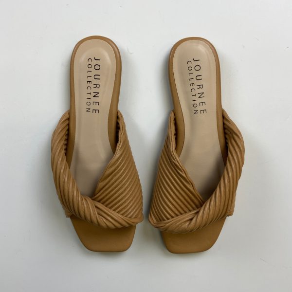 Tan Sandals Flats Journee, Size 5.5 Discount - Image 4