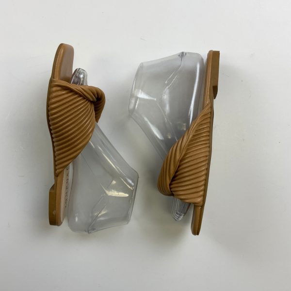 Tan Sandals Flats Journee, Size 5.5 Discount - Image 3