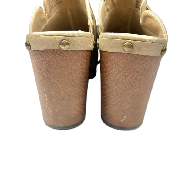 Brown & Tan Shoes Sneakers By Bare Traps, Size: 8.5 on Sale - Image 4